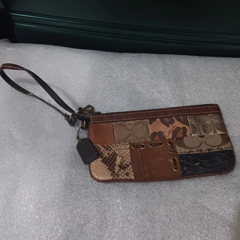 Small Coah wristlet